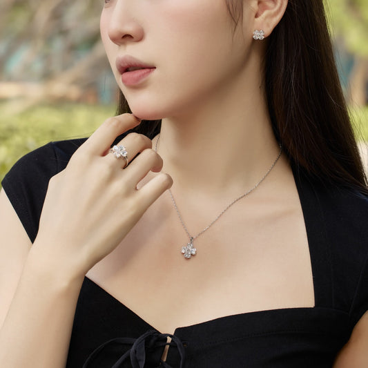 Heart-Shaped Four-Leaf Clover Bead Necklace
